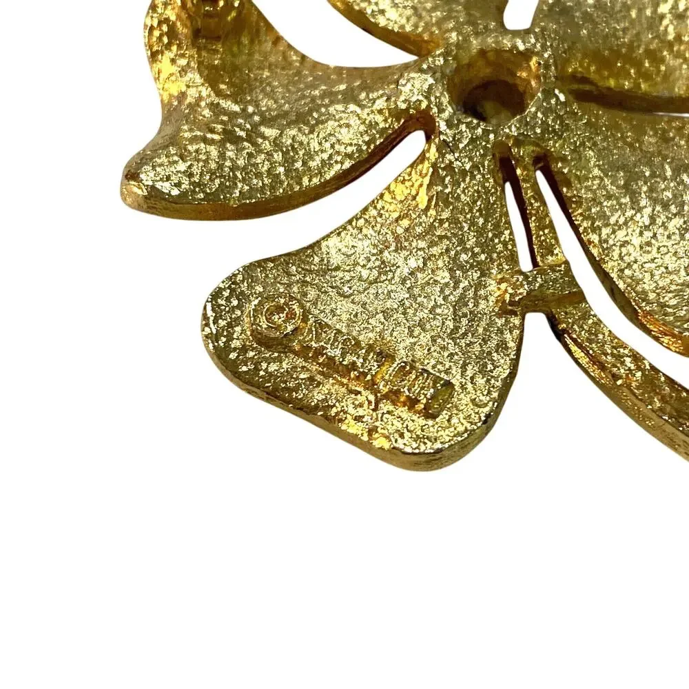 Sarah Coventry Gold Tone Flower Power Brooch Dogwood Blossom Pin Vintage Fashion